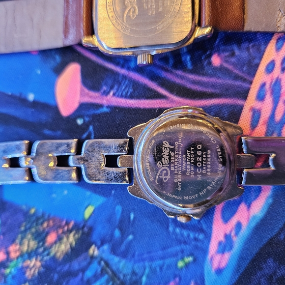VINTAGE  Watches with "Winnie the Pooh" Designs (TWO) - Picture 4 of 7
